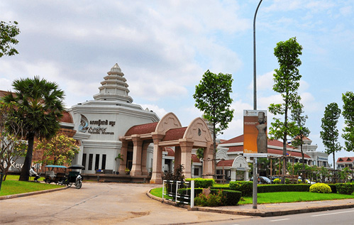 Siem Reap – Famous Temple & Boat Trip